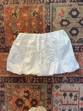 white aritiza bubble skirt
